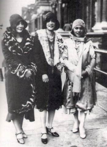 Three fashionable Harlem women standing on the street during the Harlem Renaissance period, 1925.